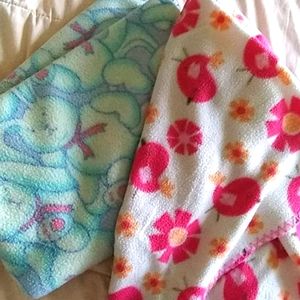 Bundle of 2 baby blankets